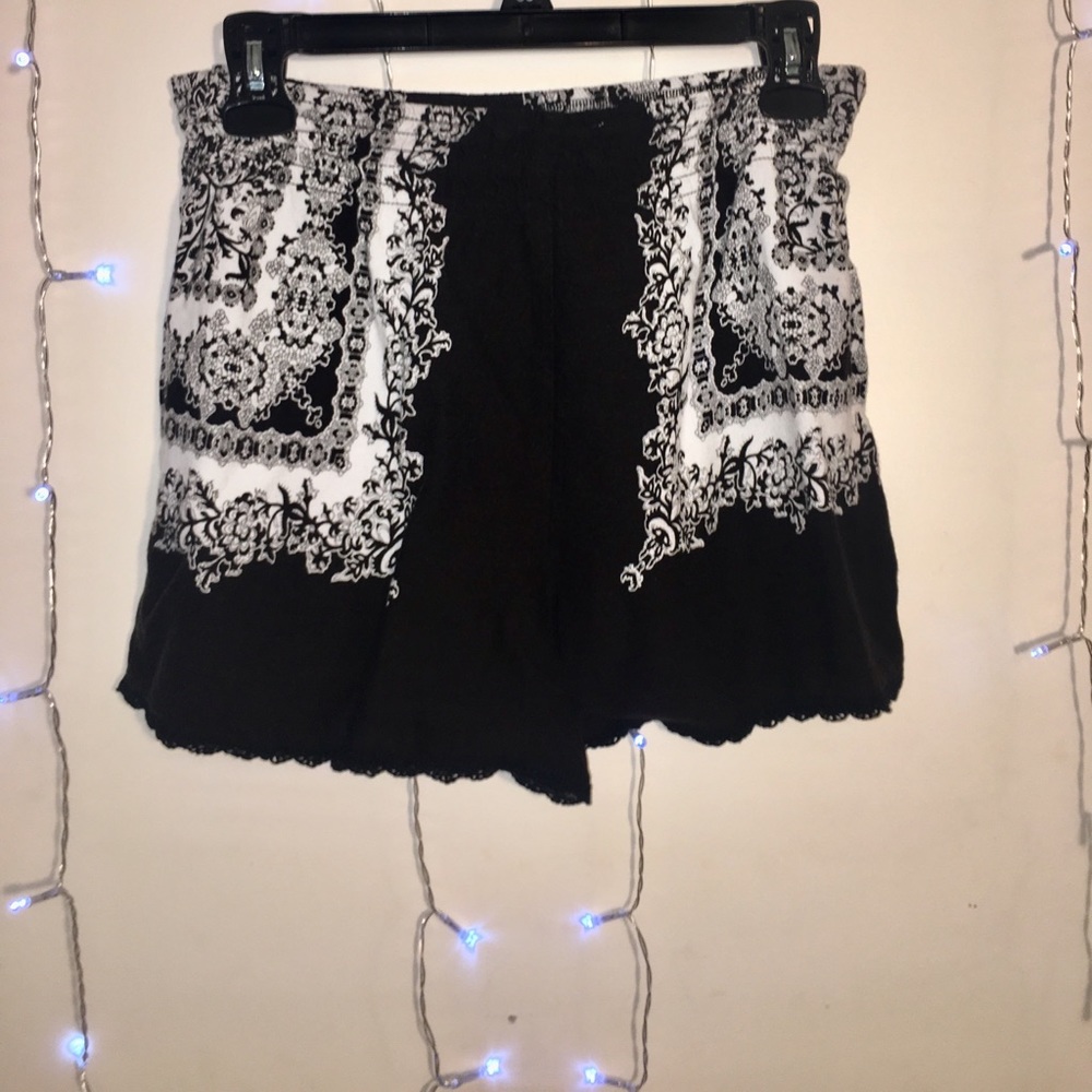 Black and White Patterned Shots